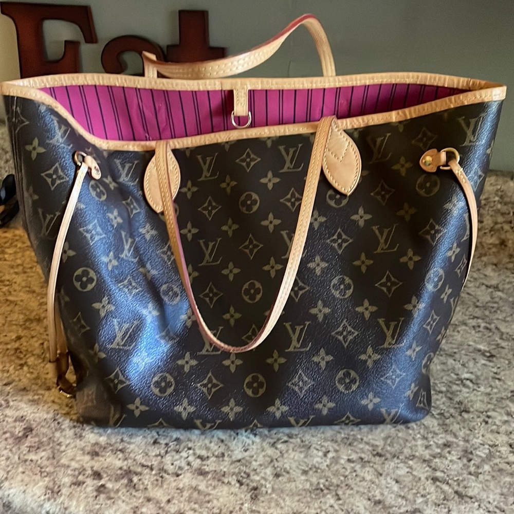 Authentic Louis Vuitton monogram neverfull mm, fuchsia inside